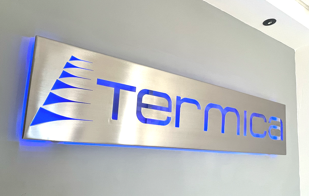 Anuncio de termica con luz led azul de fondo